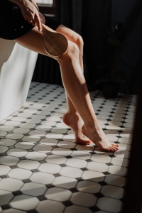 Seduce a woman with a foot massage, how to do it?