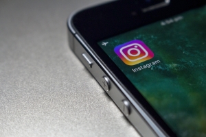 How to Stop Social Media From Ruining Your Relationship