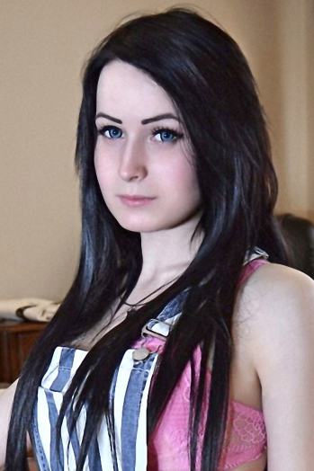 Yustina, 28 years old from Ukraine, Chernovtsy