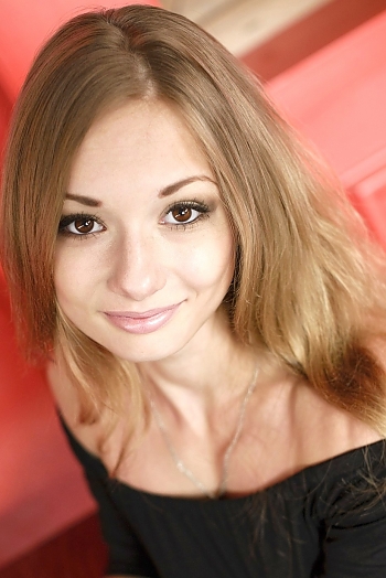 Anna, 27 years old from Ukraine, Lugansk