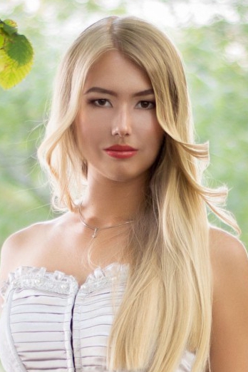 Julia, 28 years old from Ukraine, Dnipro