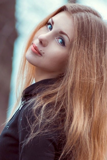 Lina, 28 years old from Ukraine, Myrhorod