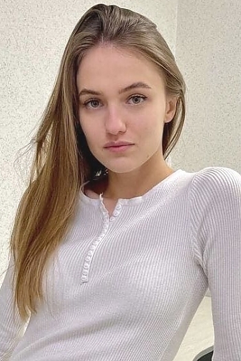 Iryna, 22 years old from Ukraine, Zaporozhye