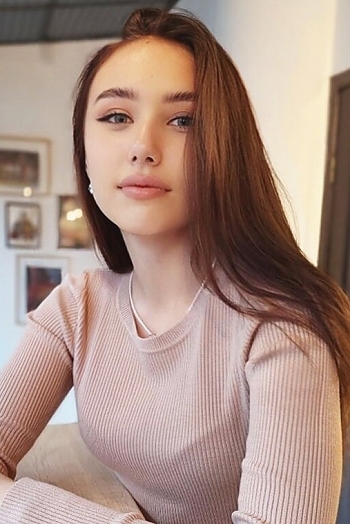 ID: 1642858,  Elina, 21