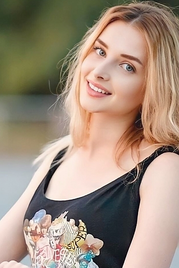 Nadya, 26 years old from Ukraine, Ivano-Frankivsk