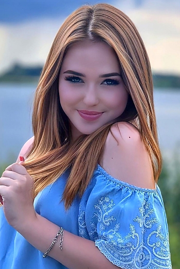 Julia, 18 years old from Ukraine, Rivne