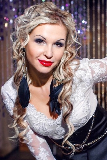 Ukrainian girl Svetlana,42 years old with hazel eyes and blonde hair.