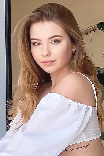 Irina, 23 years old from Ukraine, Rivne