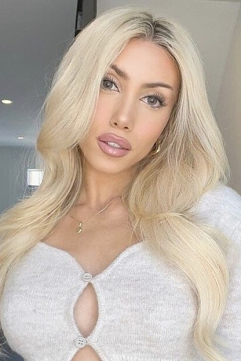 Eva, 24 years old from Canada, Toronto