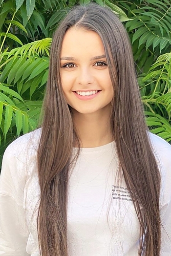 Anastasiia, 19 years old from Ukraine, Ivano-Frankivsk