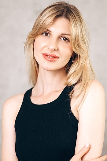 Anastasia, 30 years old from Ukraine, Starokonstantinov