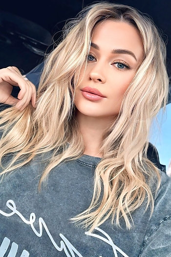 ID: 2341810,  Nataliia, 39