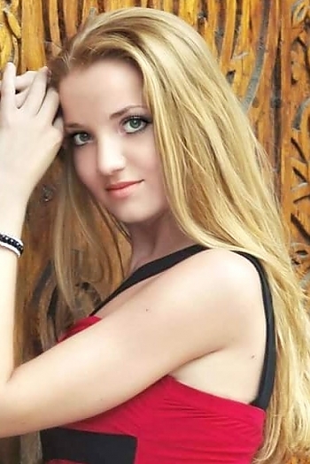 Ukrainian Single Viktoria Green Eyes 31 Years Old Id235036