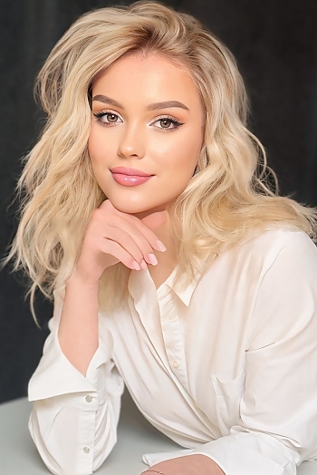 ID: 2385519,  Kateryna, 23