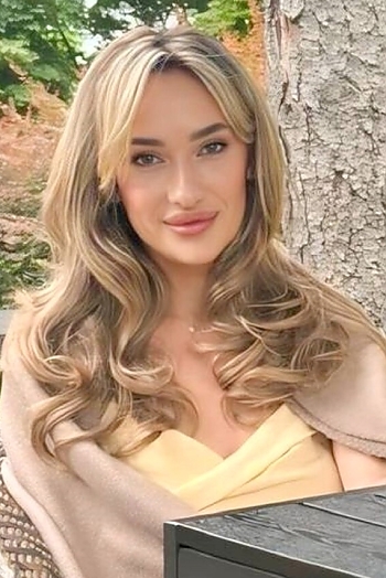 ID: 2392674,  Maria, 33