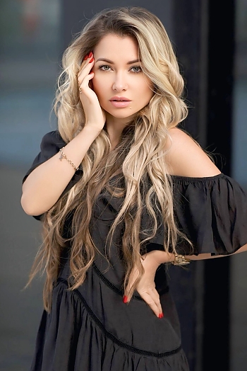 ID: 2393392,  Yulia, 37