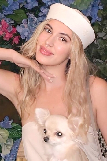 ID: 2394049,  Karyna, 25