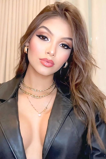 ID: 2394199,  Bruna, 28