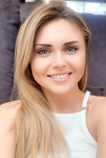 Oksana, 45 years old from Romania, Costești