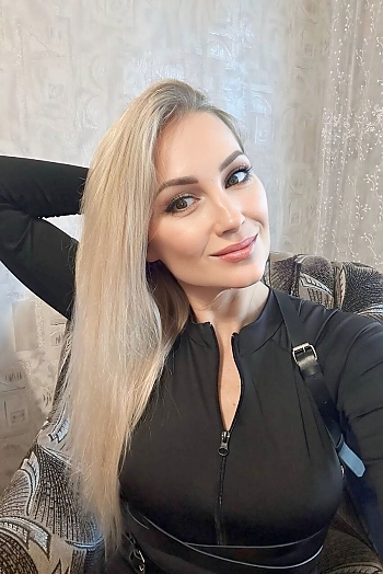 ID: 2394817,  Ganna, 45