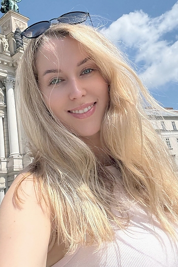 ID: 2395011,  Valentina, 32