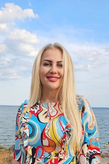 ID: 2396205,  Nadiia, 40