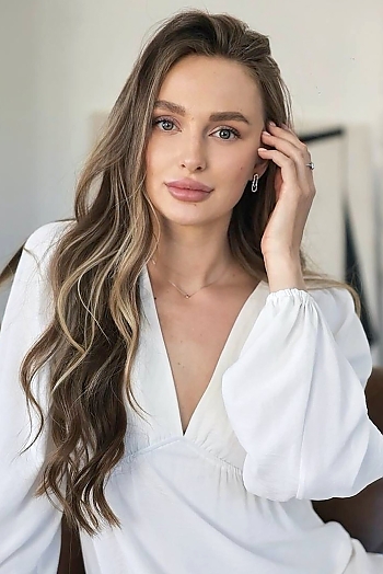 ID: 2396337,  Anna, 28