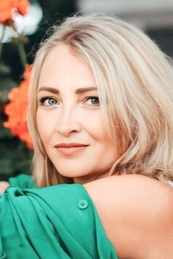 ID: 2396779,  Yuliia, 44