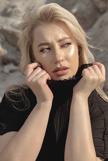 ID: 2396923,  Dariia, 37