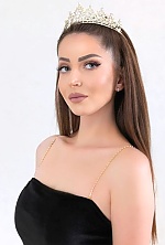 'до середины плеча'