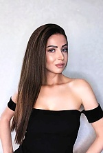 'до средины плеча '