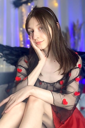 ID: 2397033,  Anna, 21