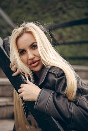 ID: 2397091,  Iryna, 31