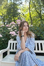 'до средины плеча'