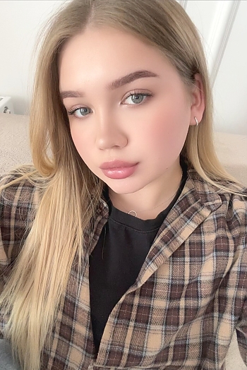 ID: 2397576,  Oksana, 23