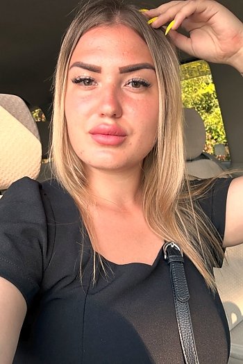 ID: 2397865,  Angelina, 27