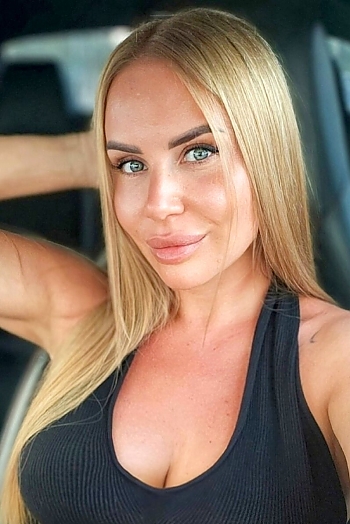 ID: 2397924,  Yuliia, 39