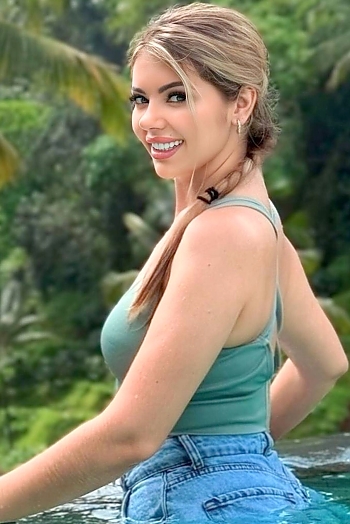 ID: 2397940,  Regina, 30