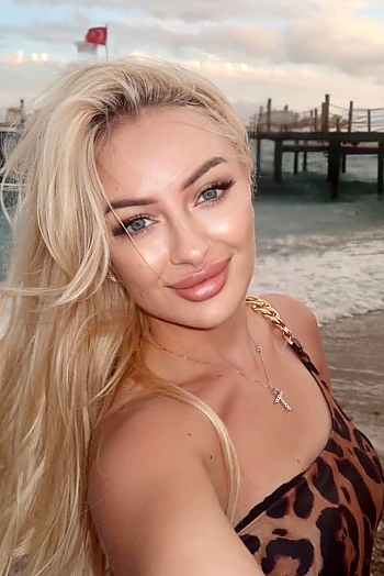 ID: 2399330,  Darina, 24