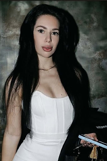 ID: 2400045,  Karina, 25