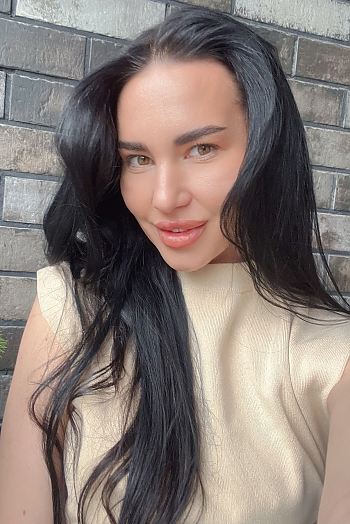 ID: 2400049,  Iryna, 33