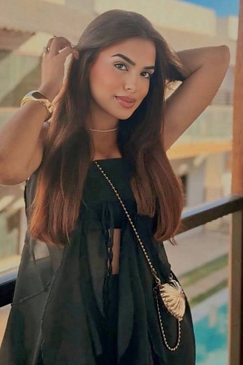 ID: 2400059,  Livia, 22