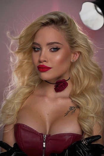 ID: 2400345,  Yevheniia, 19