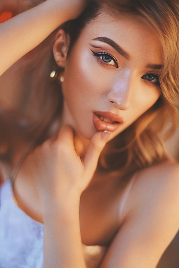 ID: 2401292,  Mariia, 23