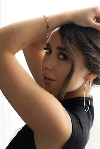 ID: 2401317,  Yana, 27