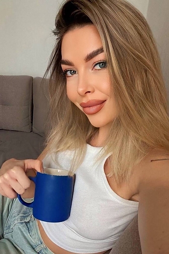 ID: 2401458,  Olena, 30