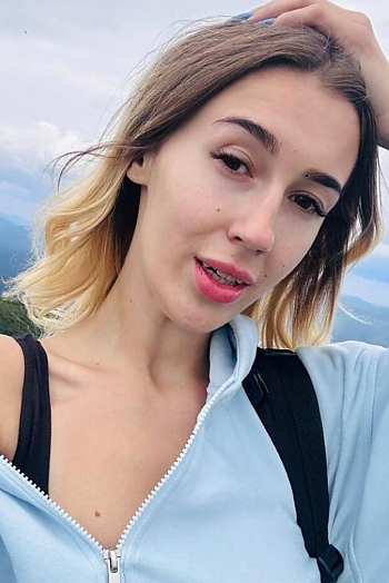 ID: 2401922,  Yeva, 25