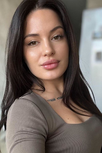 ID: 2401929,  Valeria, 27