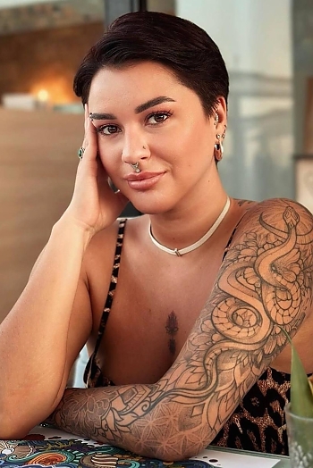 ID: 2402004,  Olha, 33