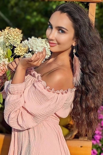 ID: 2402098,  Valeria, 42